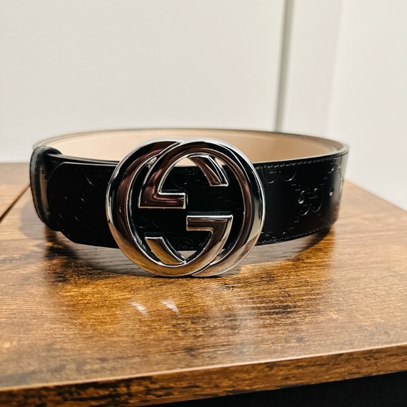 Gently used Gucci Belt like new - Picture 1 of 5